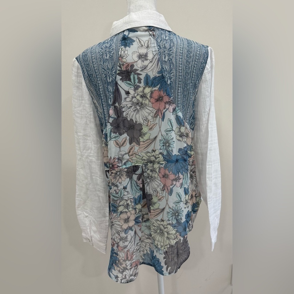 Cupio Women's cotton shirt with a beautiful back lace floral Size M